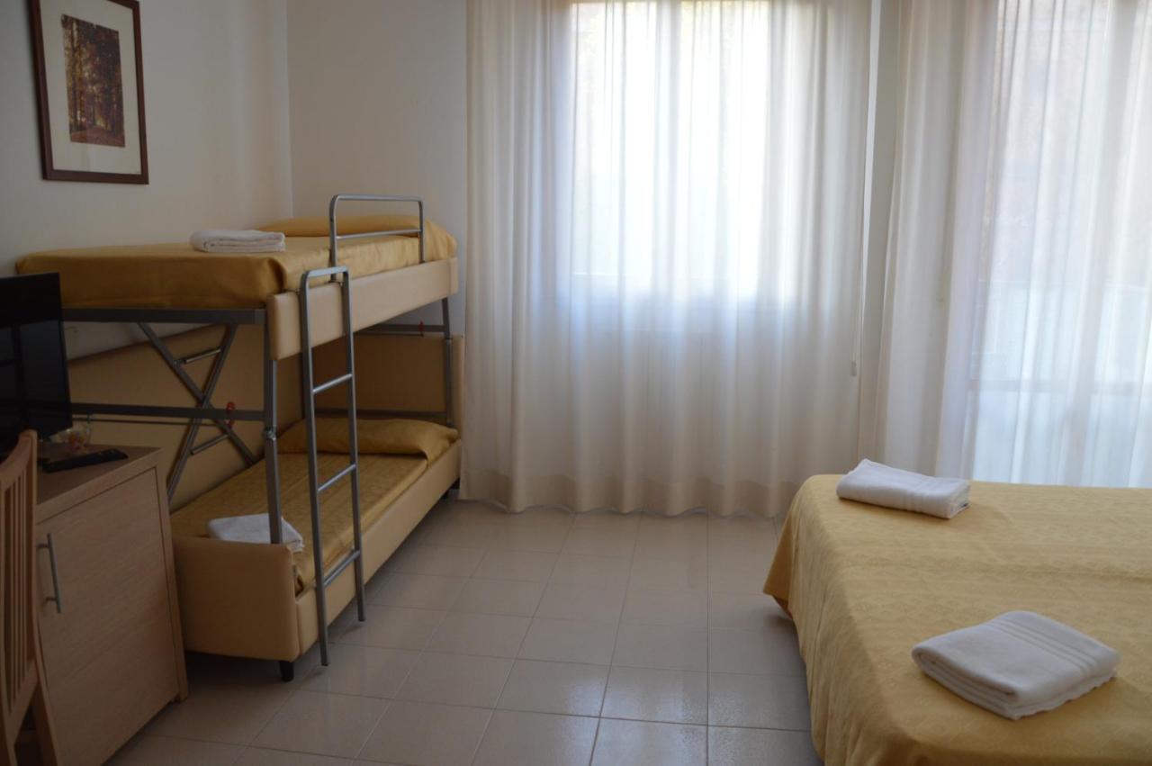 Hotel Caesar Pesaro Room photo