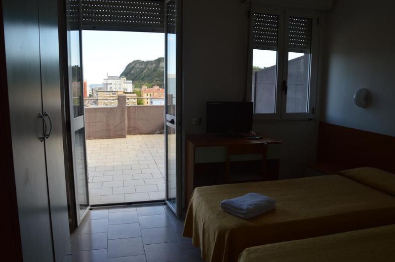 Hotel Caesar Pesaro Exterior photo