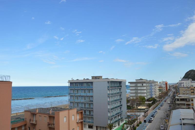 Hotel Caesar Pesaro Exterior photo