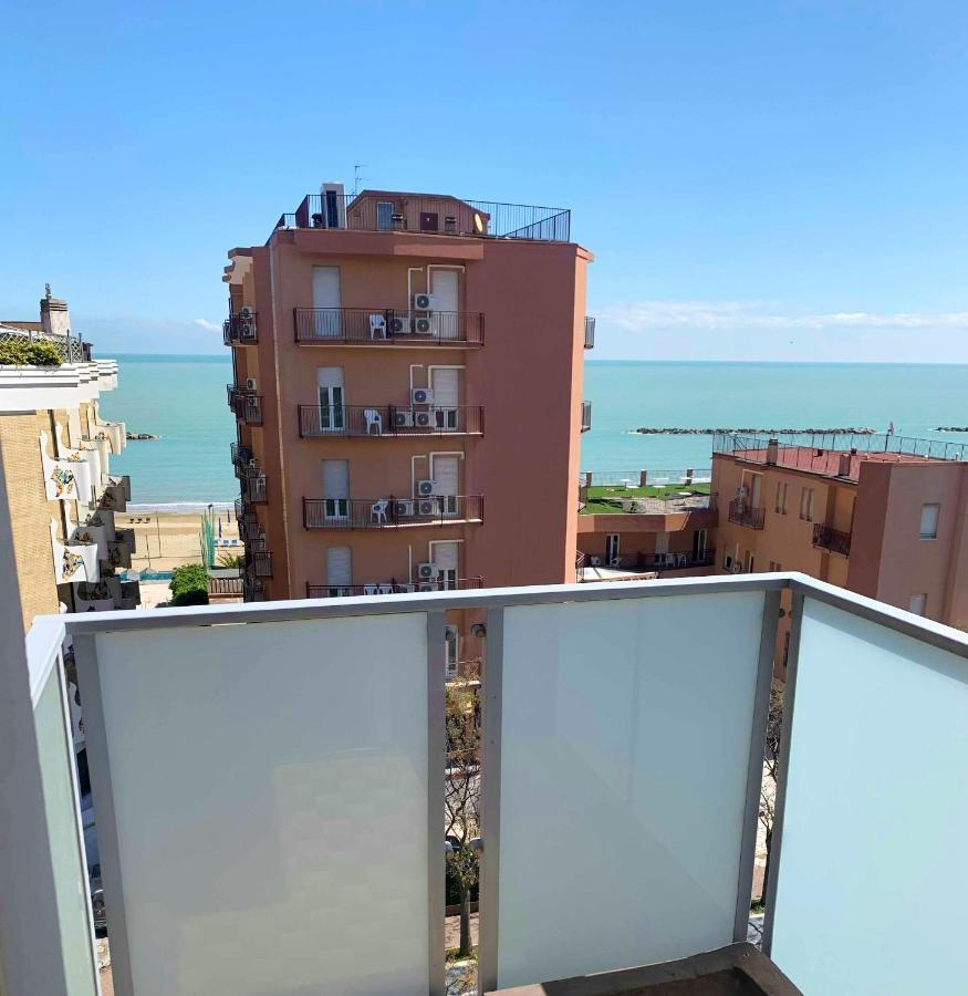 Hotel Caesar Pesaro Exterior photo
