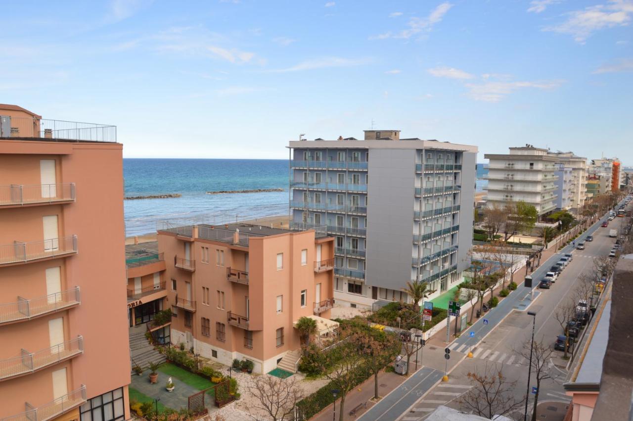 Hotel Caesar Pesaro Exterior photo