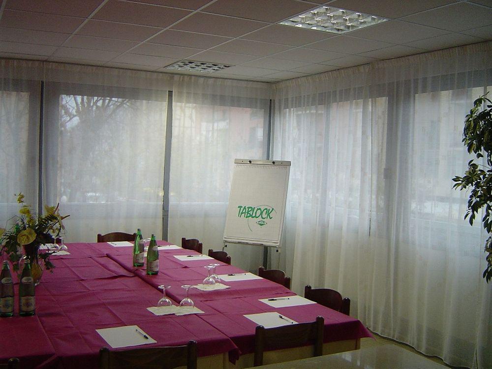 Hotel Caesar Pesaro Exterior photo