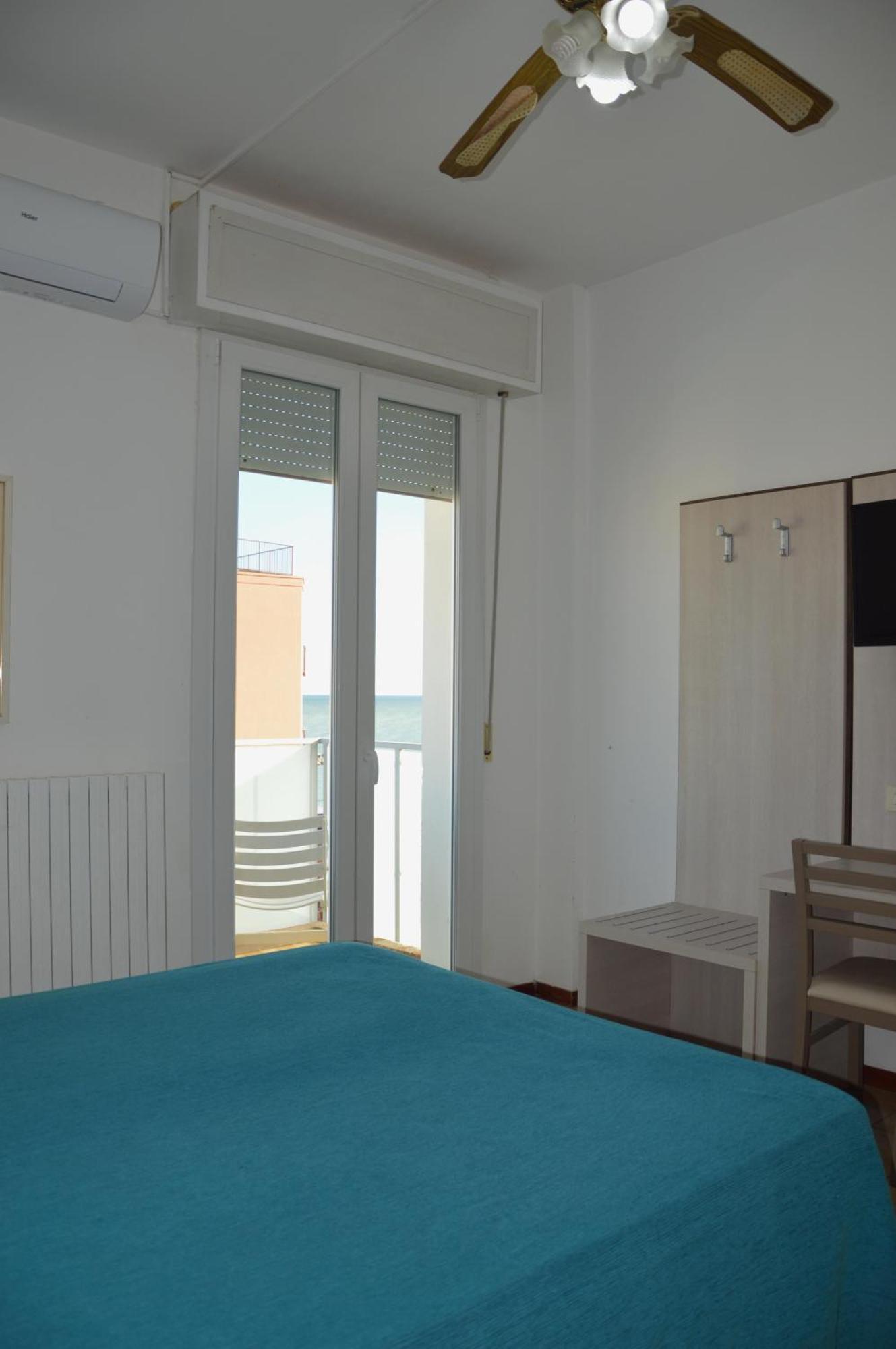 Hotel Caesar Pesaro Exterior photo