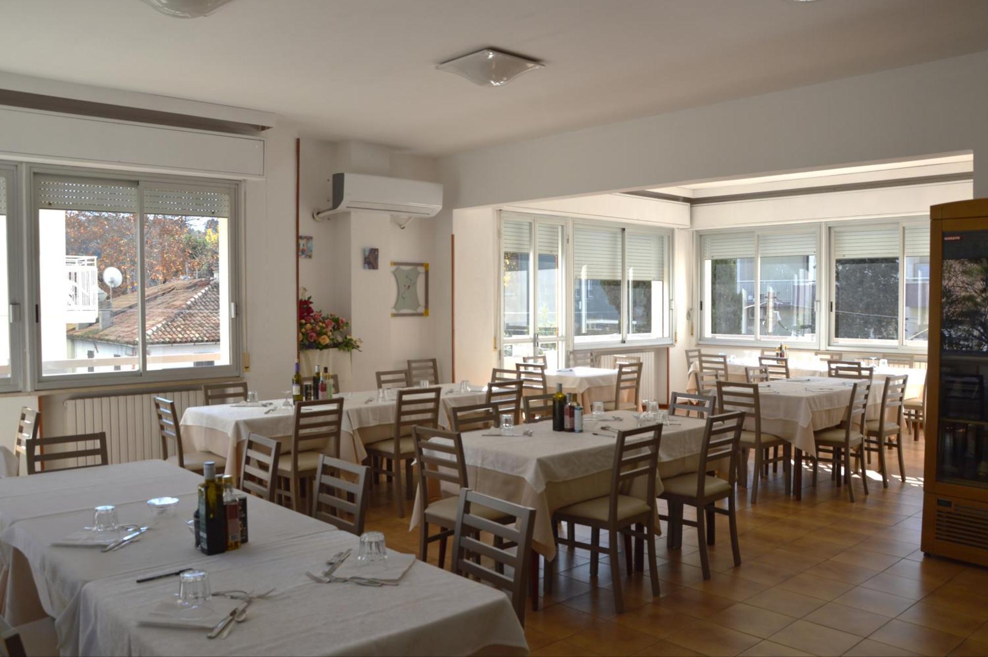 Hotel Caesar Pesaro Exterior photo