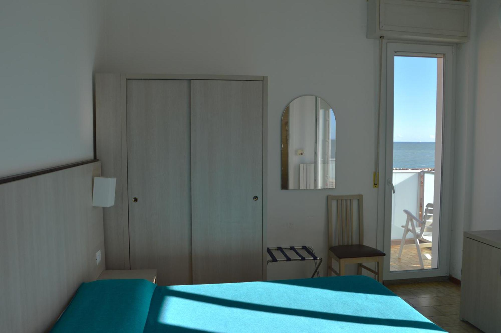 Hotel Caesar Pesaro Exterior photo