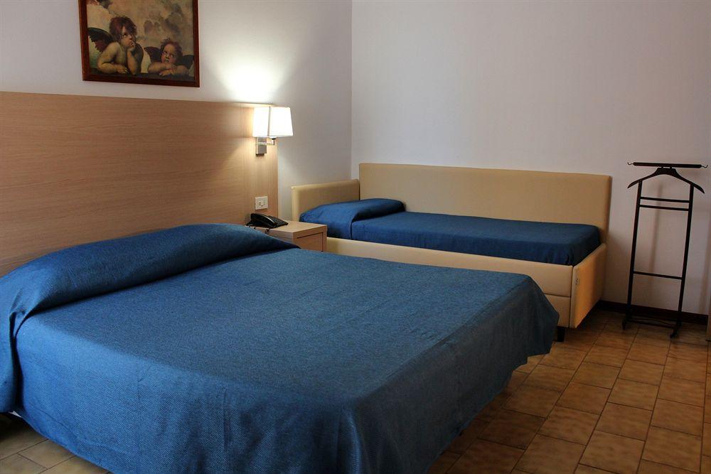 Hotel Caesar Pesaro Exterior photo