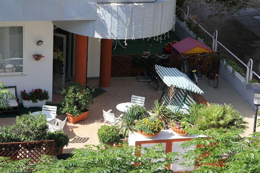 Hotel Caesar Pesaro Exterior photo