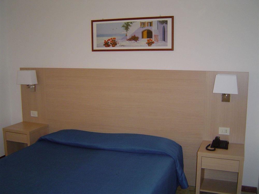 Hotel Caesar Pesaro Exterior photo