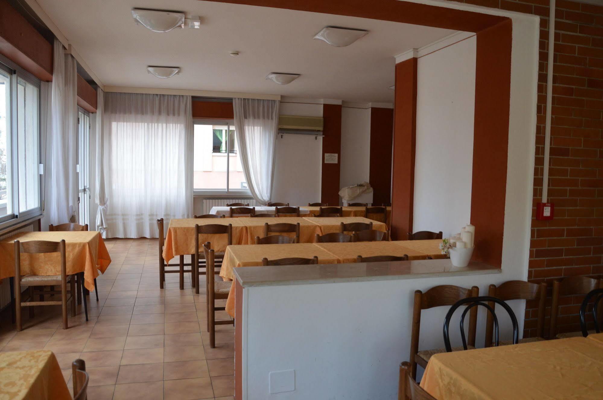 Hotel Caesar Pesaro Exterior photo
